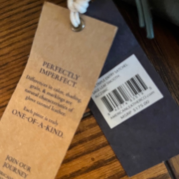 Sage green leather purse - Picture 7 of 7